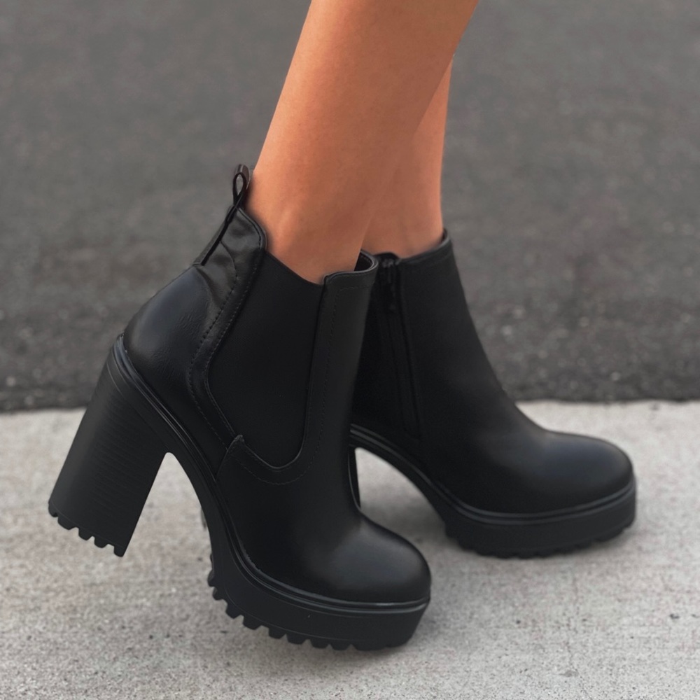 Chunky lug sole slip on bootie - Picture 10 of 10